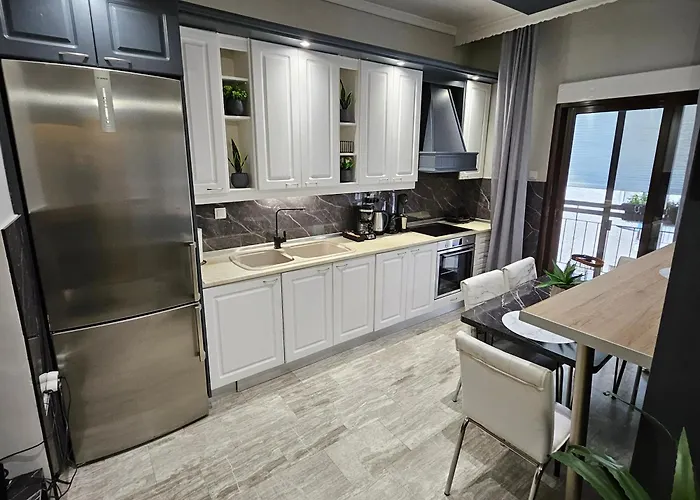 Central 4 Modern Apartment With Free Parking