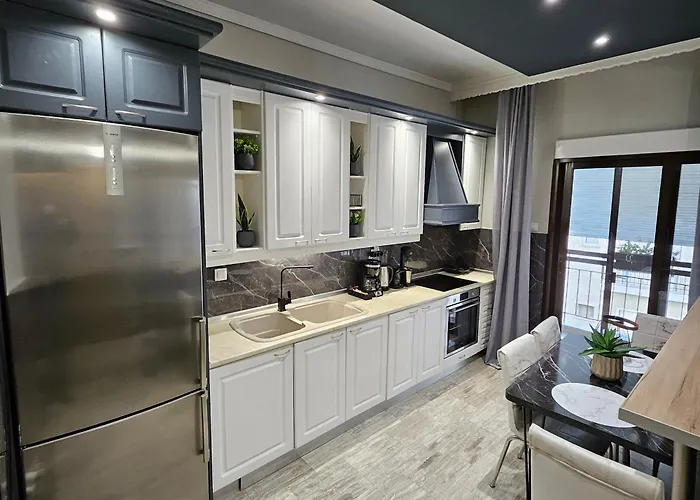 Central 4 Modern Apartment With Free Parking