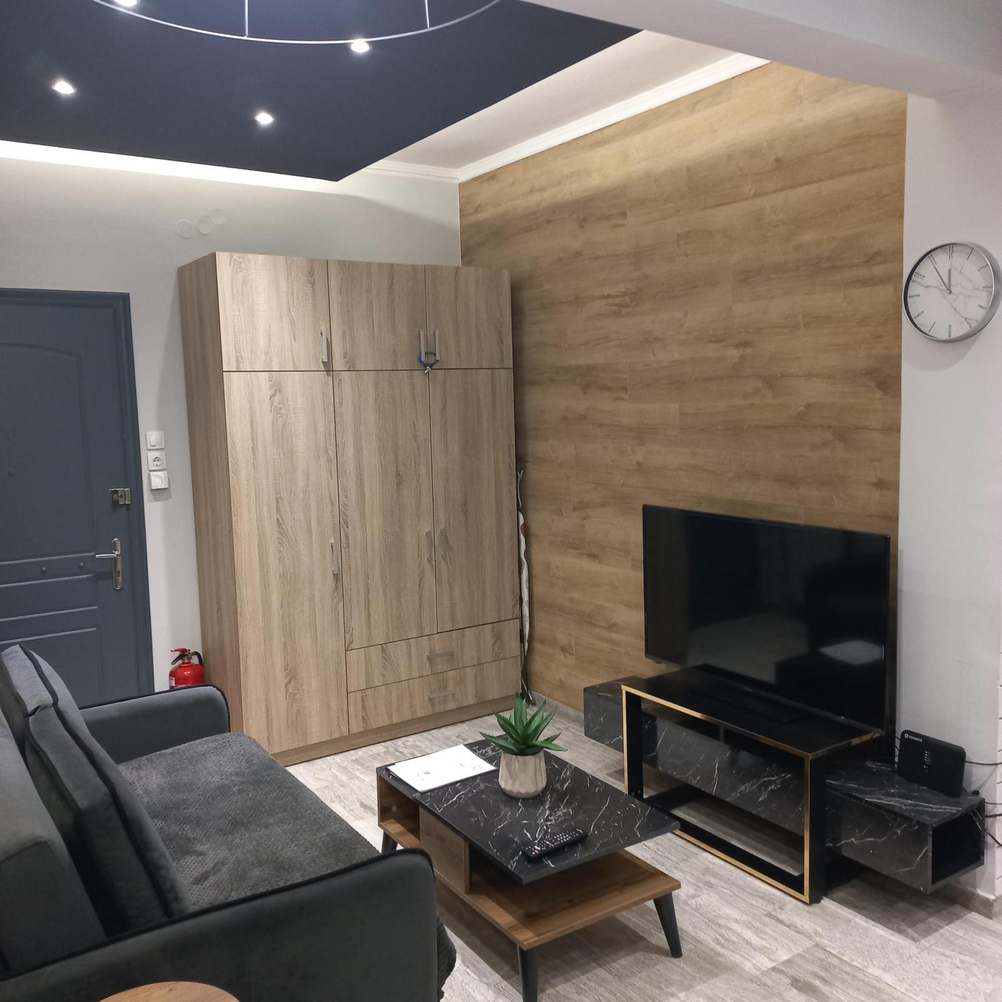 4 Modern With Free Parking Apartment *