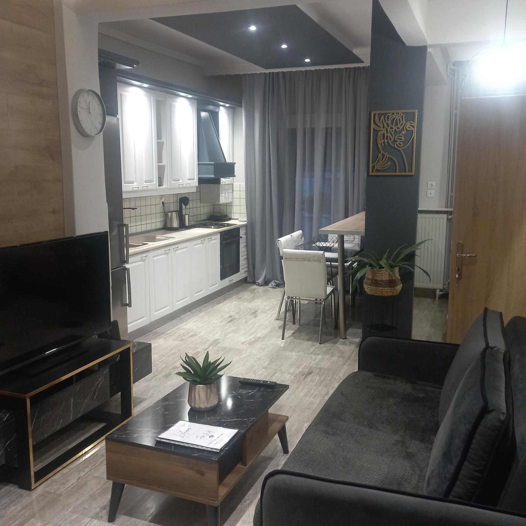 4 Modern With Free Parking Apartment