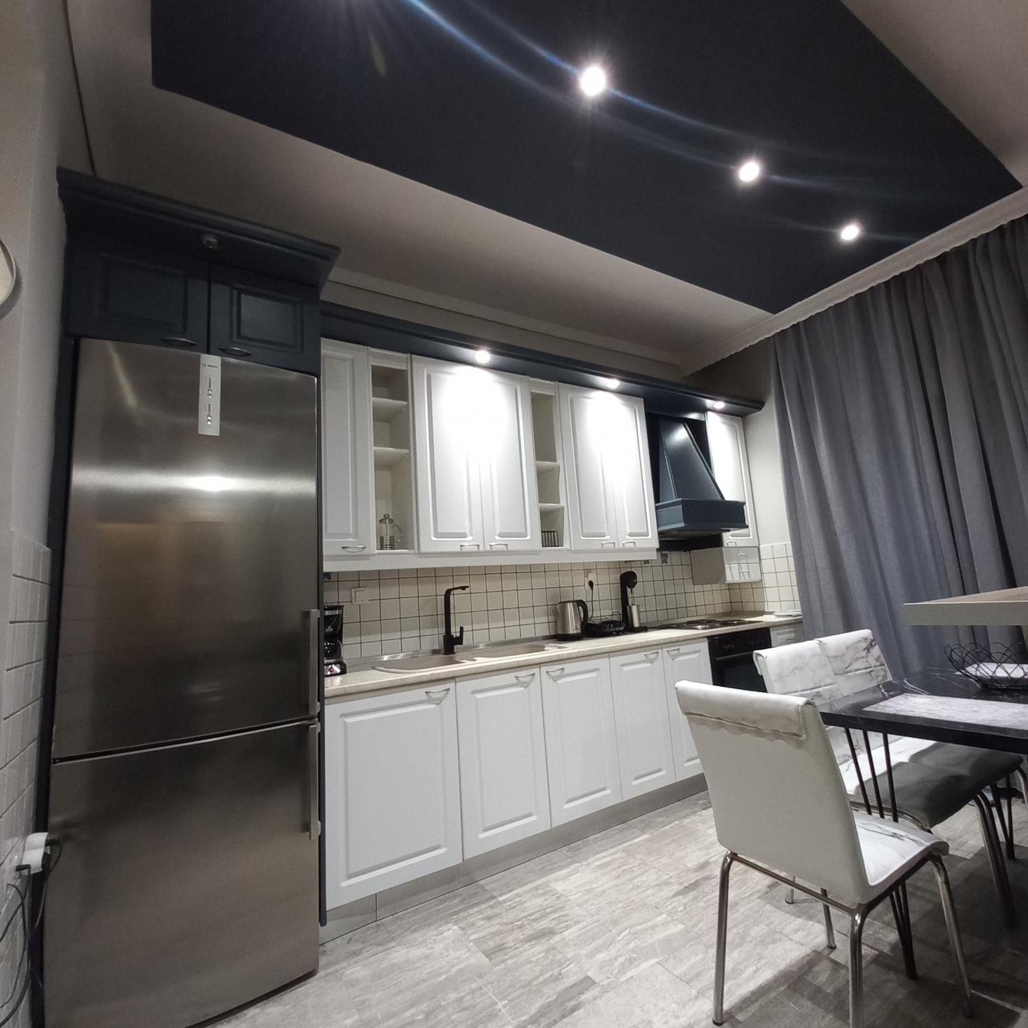 4 Modern With Free Parking Apartment