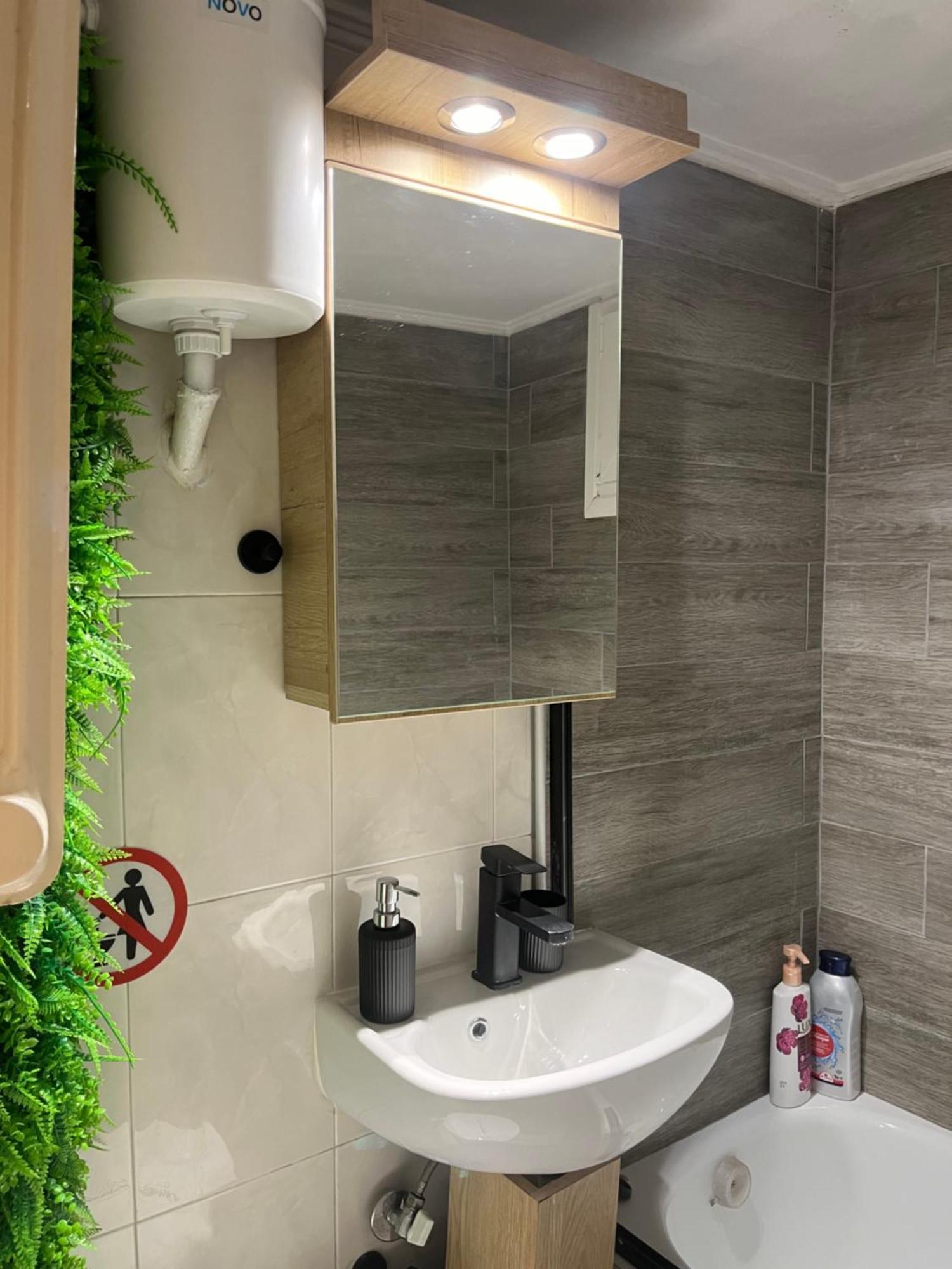 4 Modern With Free Parking Apartment
