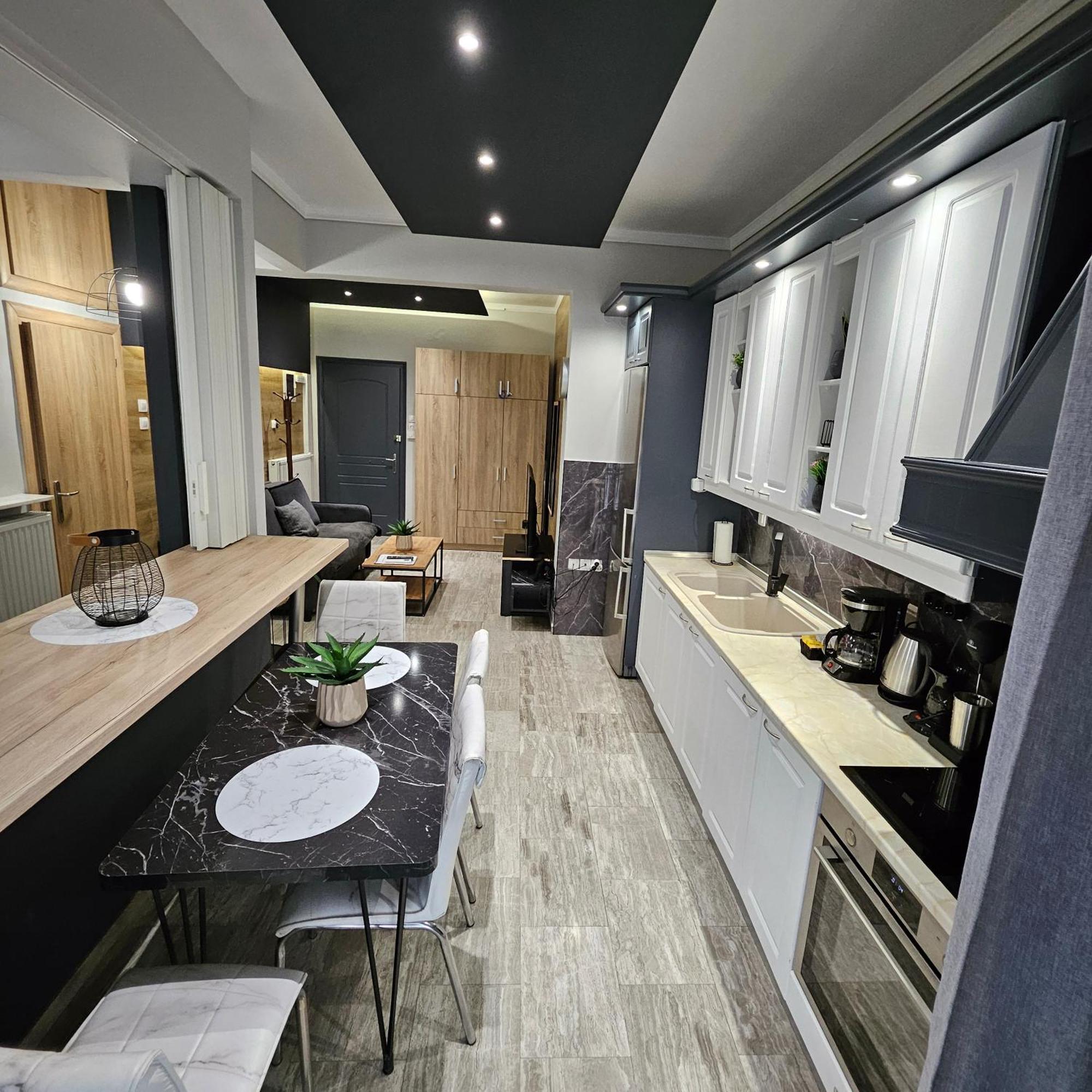 4 Modern With Free Parking Apartment